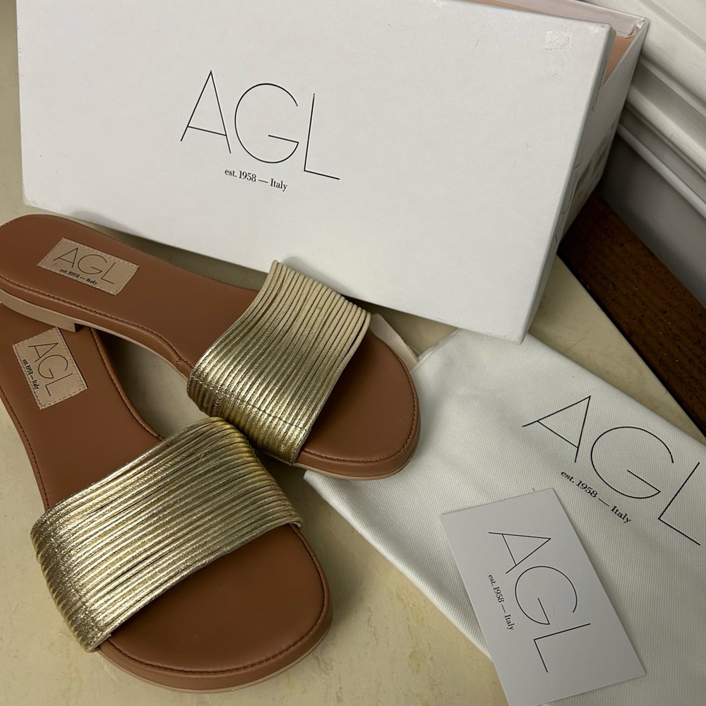 AGL Shelby Slide, Platinum leather Sandal from Nordstrom. Size US 7.5/37.5 EU